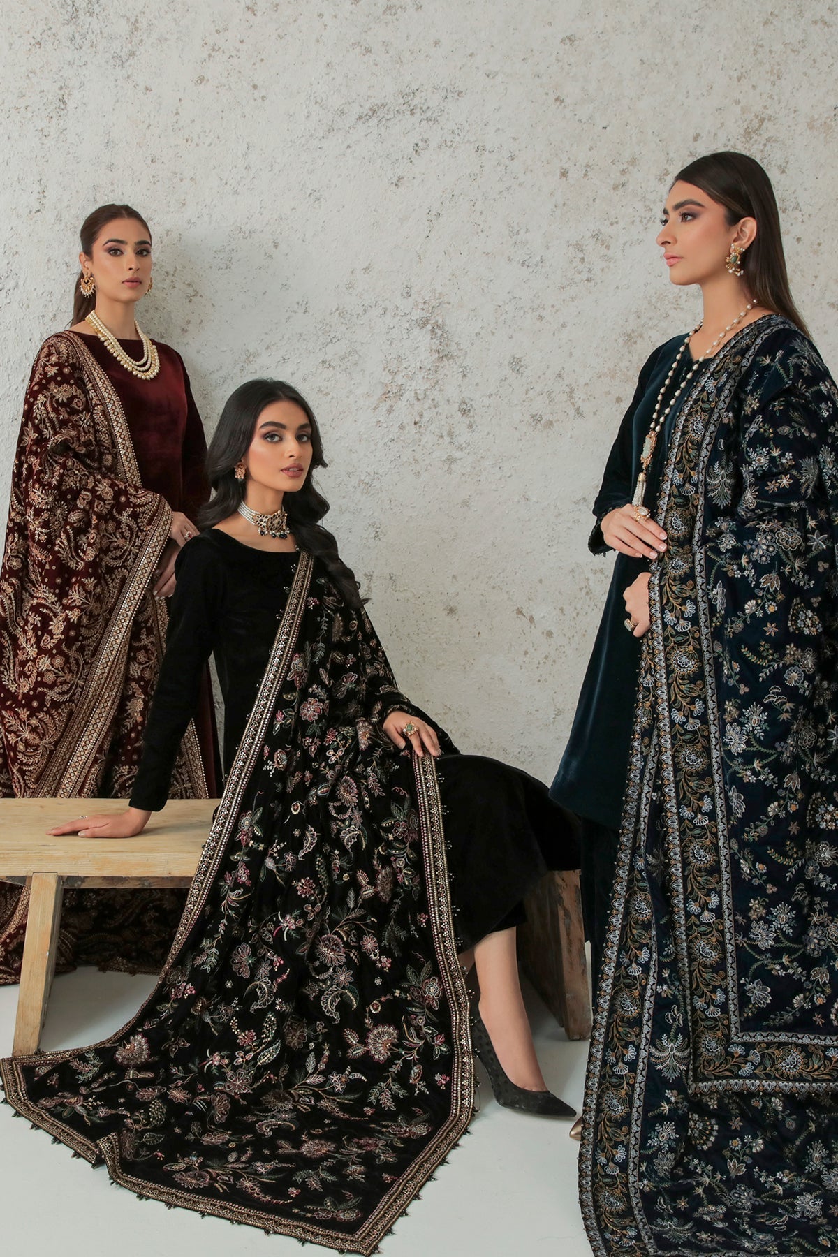 EMBROIDERED VELVET SHAWL VS-33 - House Of Hania