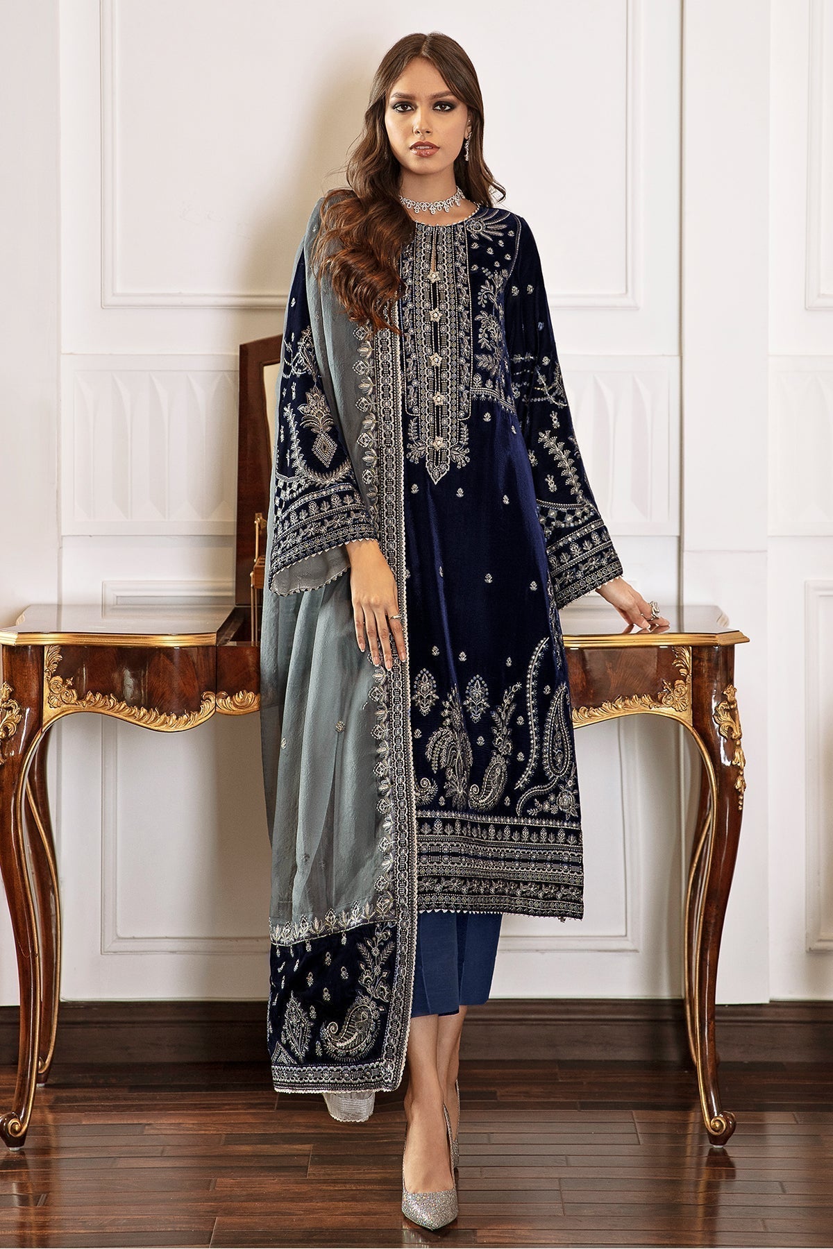 EMBROIDERED VELVET UF 41 - House Of Hania