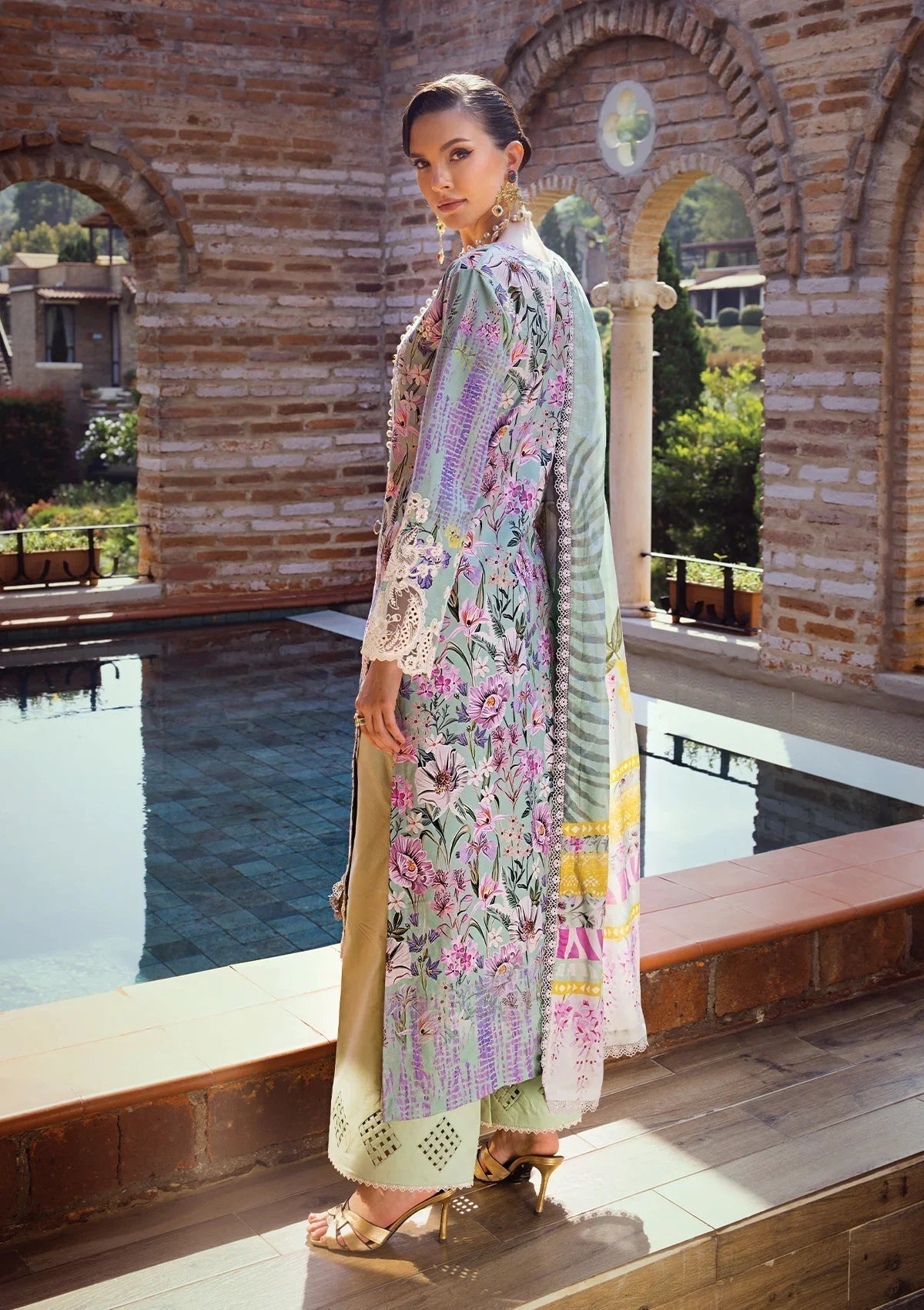 Elaf Premium Print Chikankari Lawn 3Pc Suit ECT-03B OAK MIST - House Of Hania