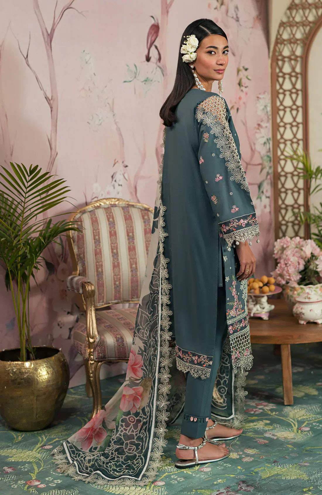 Emaan Adeel | Ayra Luxury Lawn 24 | AR-09 - House Of Hania
