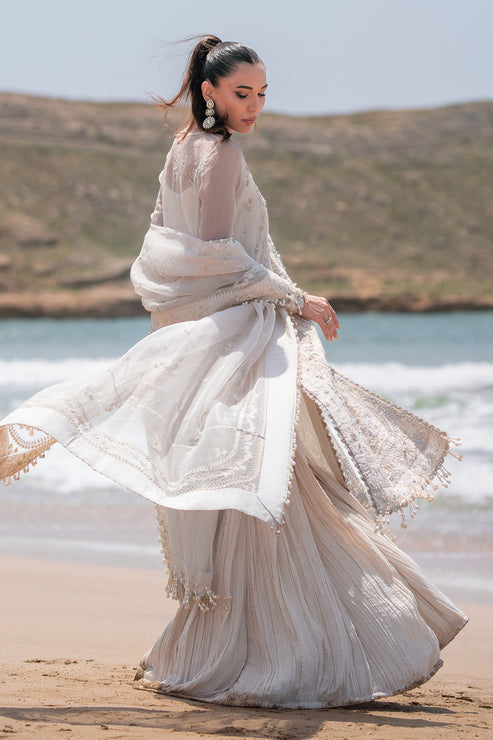 Emaan Adeel | Kamari Reveuse Wedding Formals | NOVA - House Of Hania