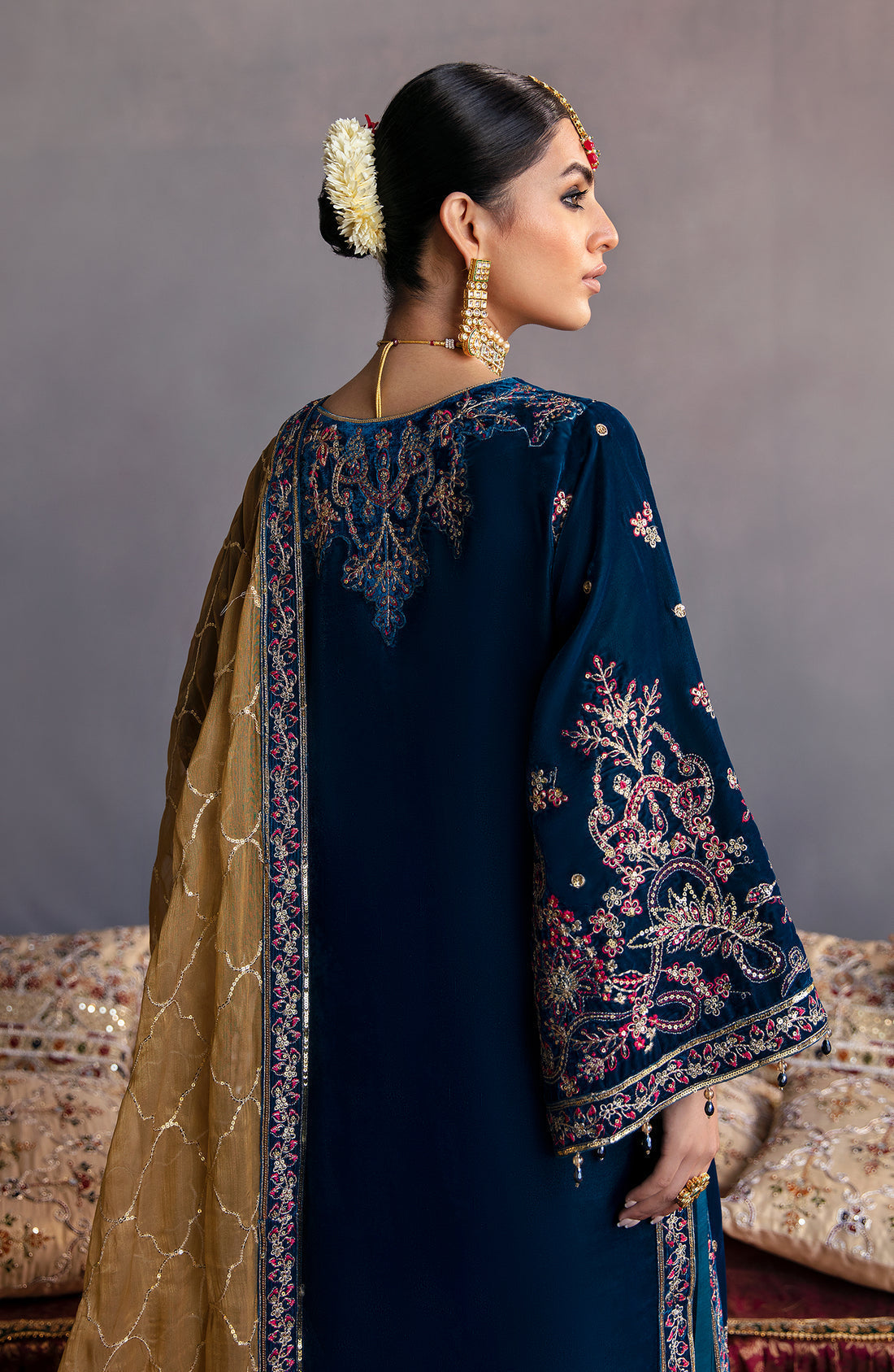Emaan Adeel Makhmal Embroidered Velvet 3Pc Suit MK-01 SUFINA - House Of Hania