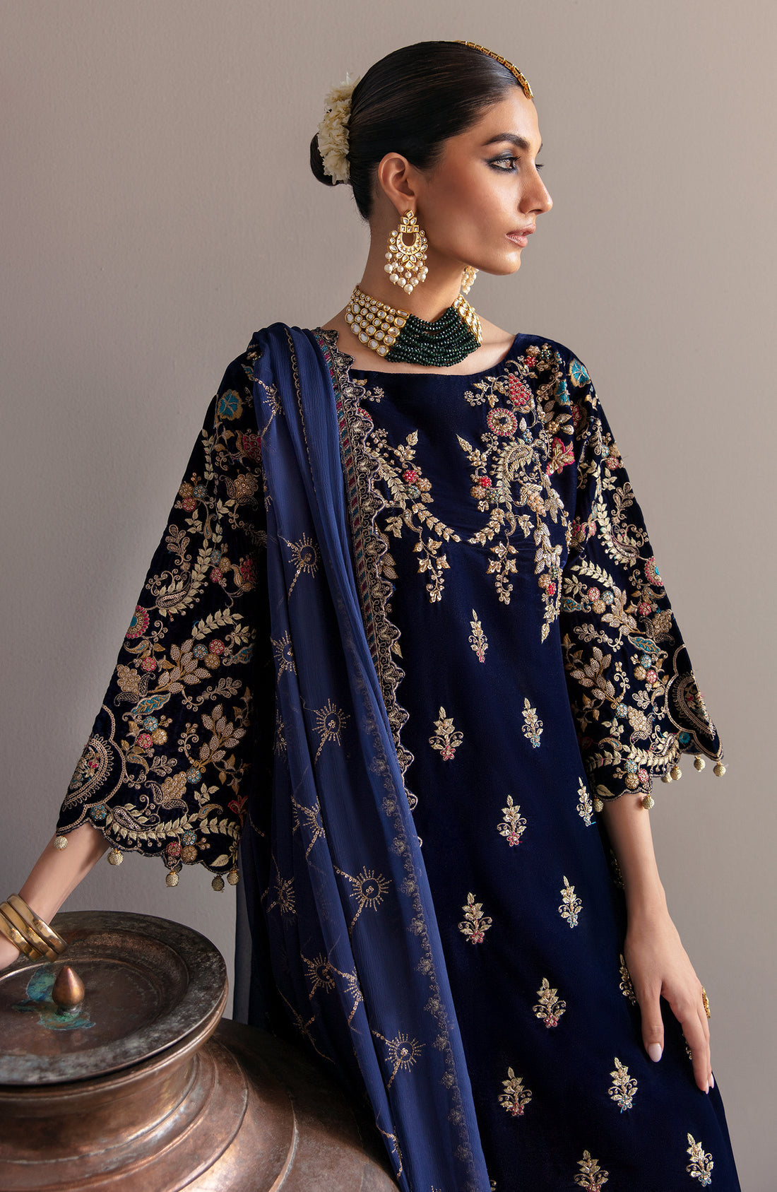 Emaan Adeel Makhmal Embroidered Velvet 3Pc Suit MK-03 FALAK - House Of Hania