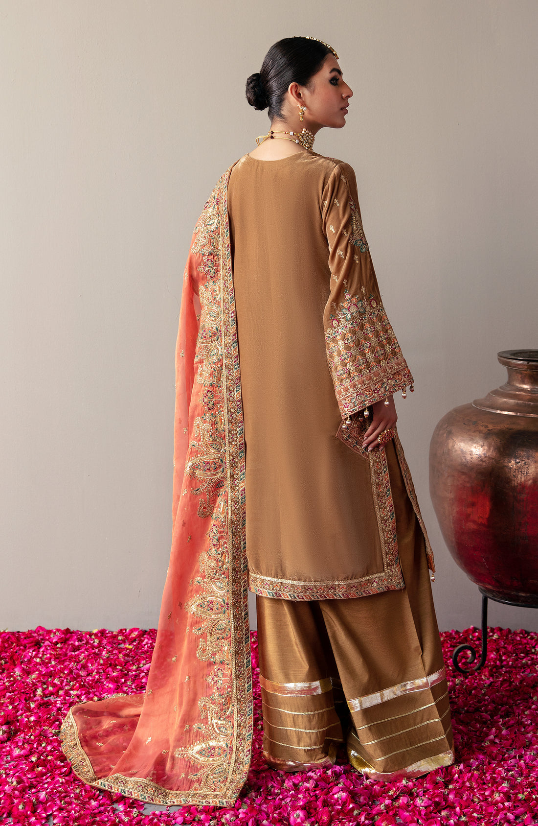 Emaan Adeel Makhmal Embroidered Velvet 3Pc Suit MK-07 MERAKI - House Of Hania