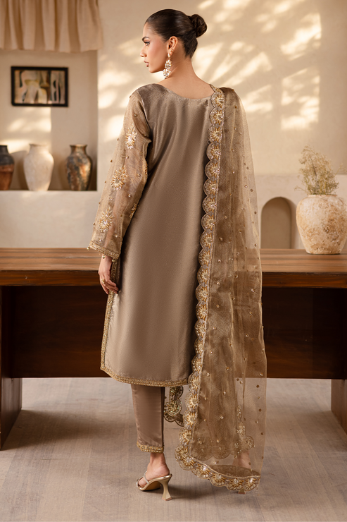 Emaan Adeel | Noore Festive Formals | RAVEEN - House Of Hania