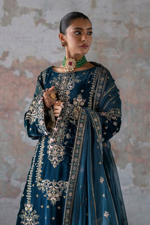 Emaan Adeel | Saanjh Velvet Collection 24 |  Meher - House Of Hania