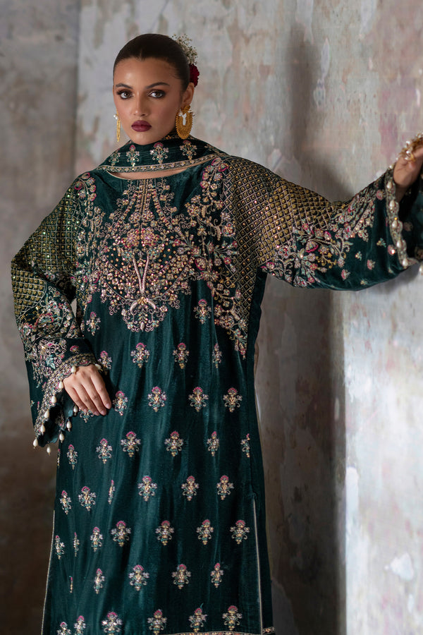 Emaan Adeel | Saanjh Velvet Collection 24 | Nisha - House Of Hania