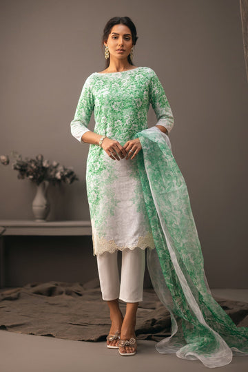 Erum Khan | Beyond Basic | CLASSIC CHARM - House Of Hania