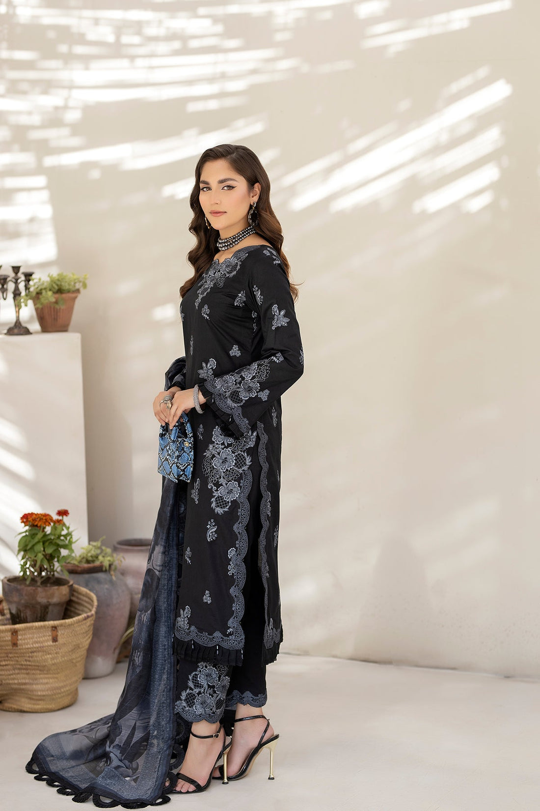 House of Nawab | Zora Luxury Lawn 24 | VALEH - House Of Hania
