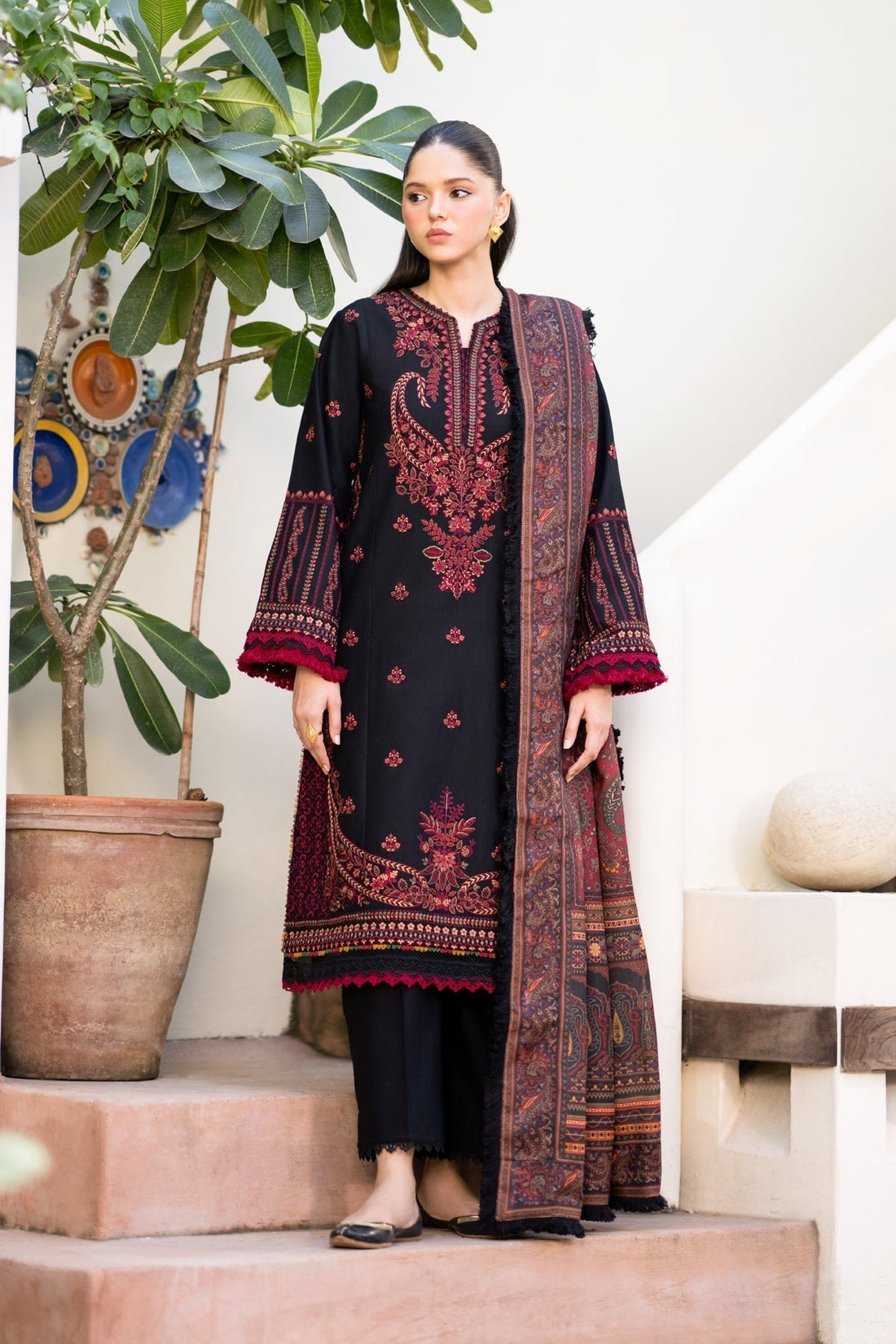 Xenia Formals | Dhoop Kinaray Winter Shawl 24 | SIYAH - House Of Hania