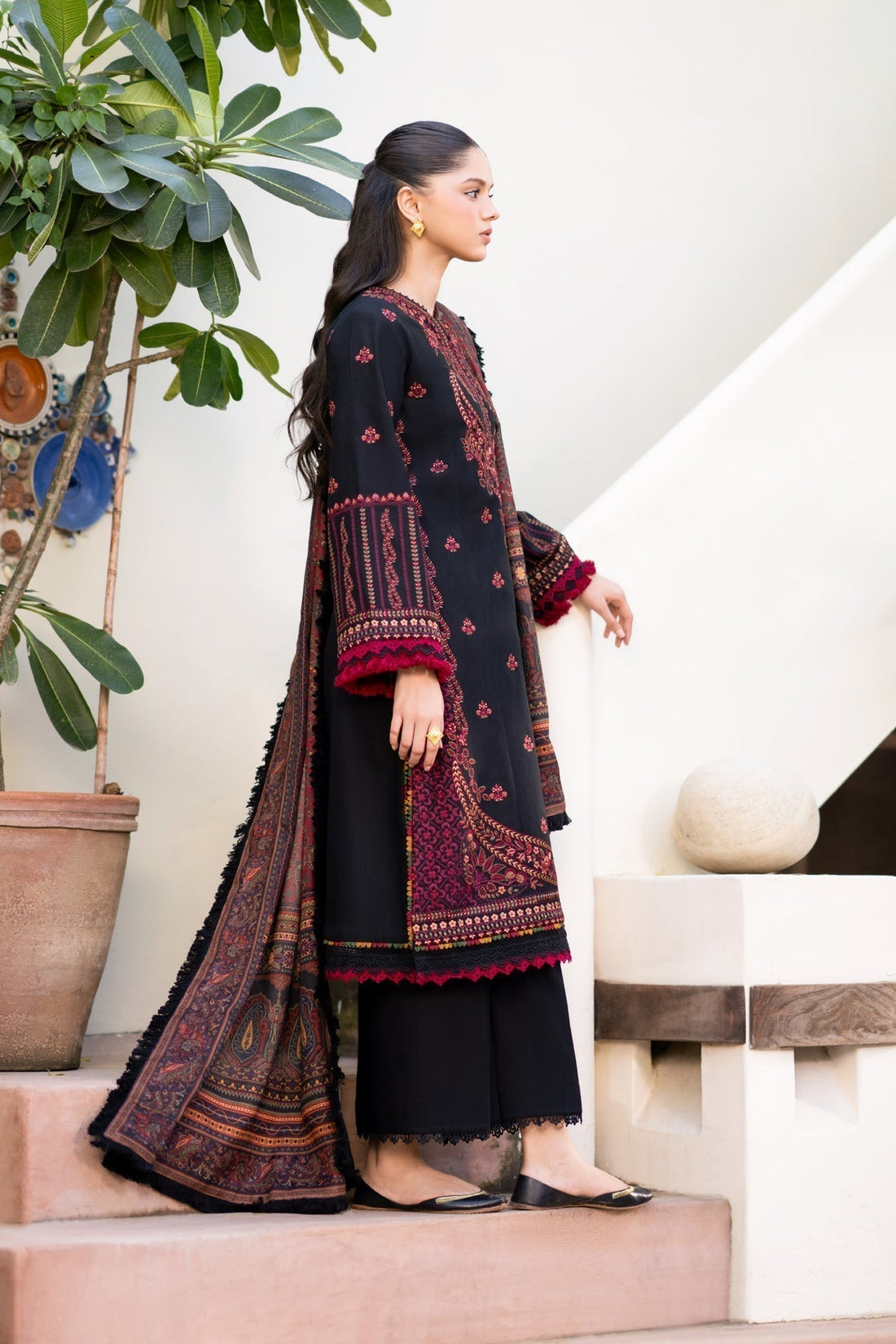 Xenia Formals | Dhoop Kinaray Winter Shawl 24 | SIYAH - House Of Hania