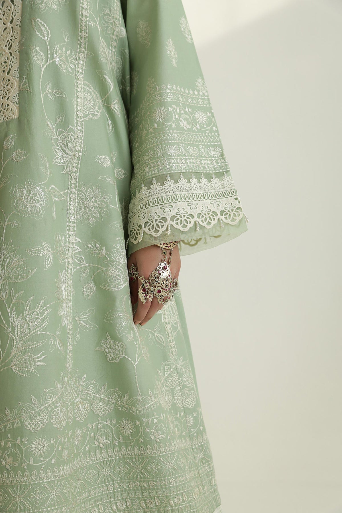 Zara Shahjahan | Luxury Lawn 24 | MAHI-1B - House Of Hania