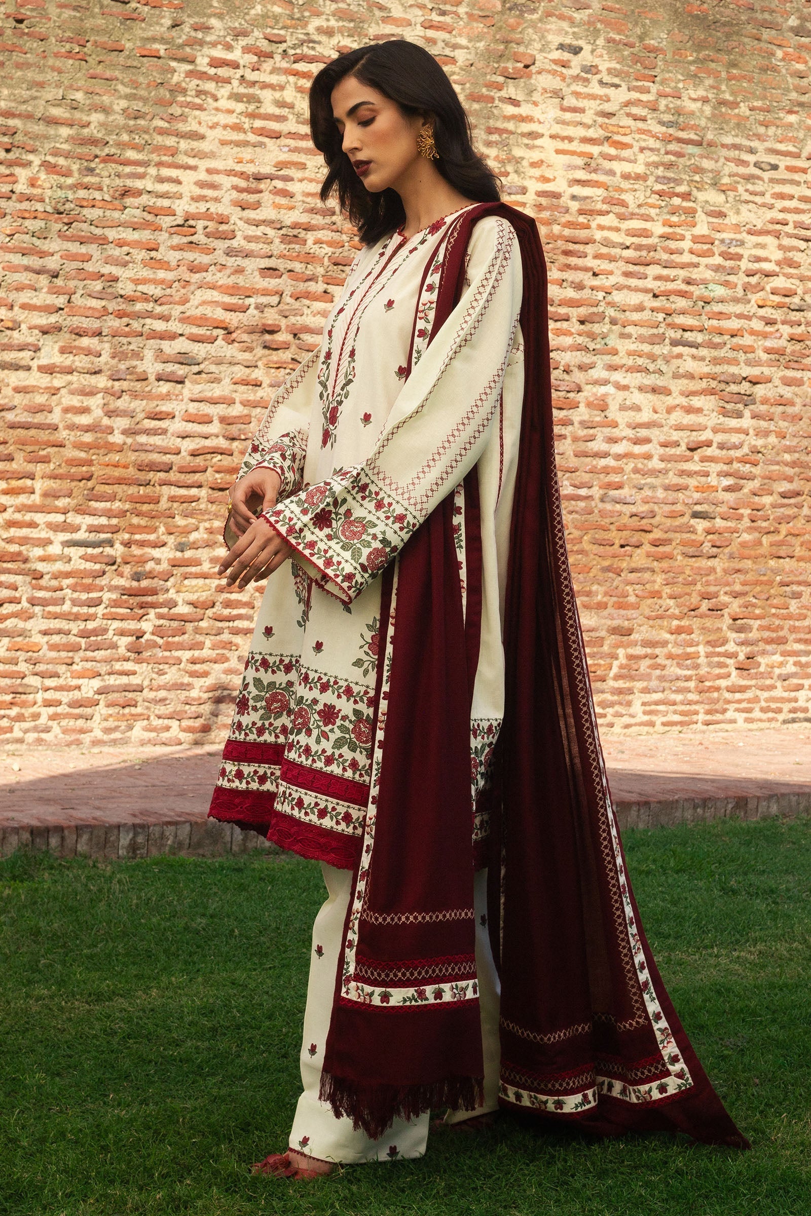 Zara Shahjahan | Winter 24 |  FARIDEH-D1 - House Of Hania