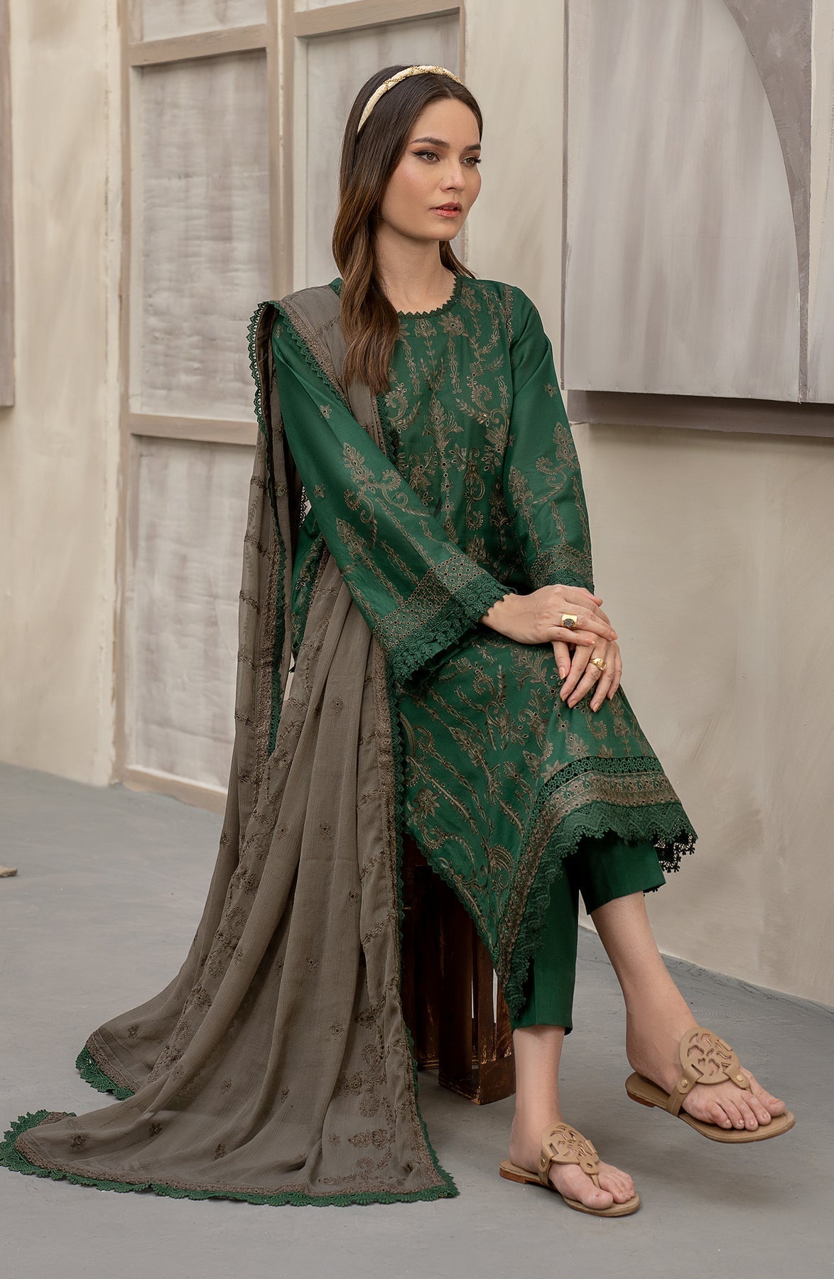 Zarif | Festive Lawn | ZFL 06 LIVIA - House Of Hania