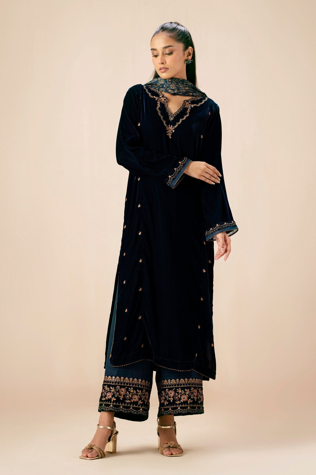 Zeen | Winter Collection | Velvet 11 - House Of Hania