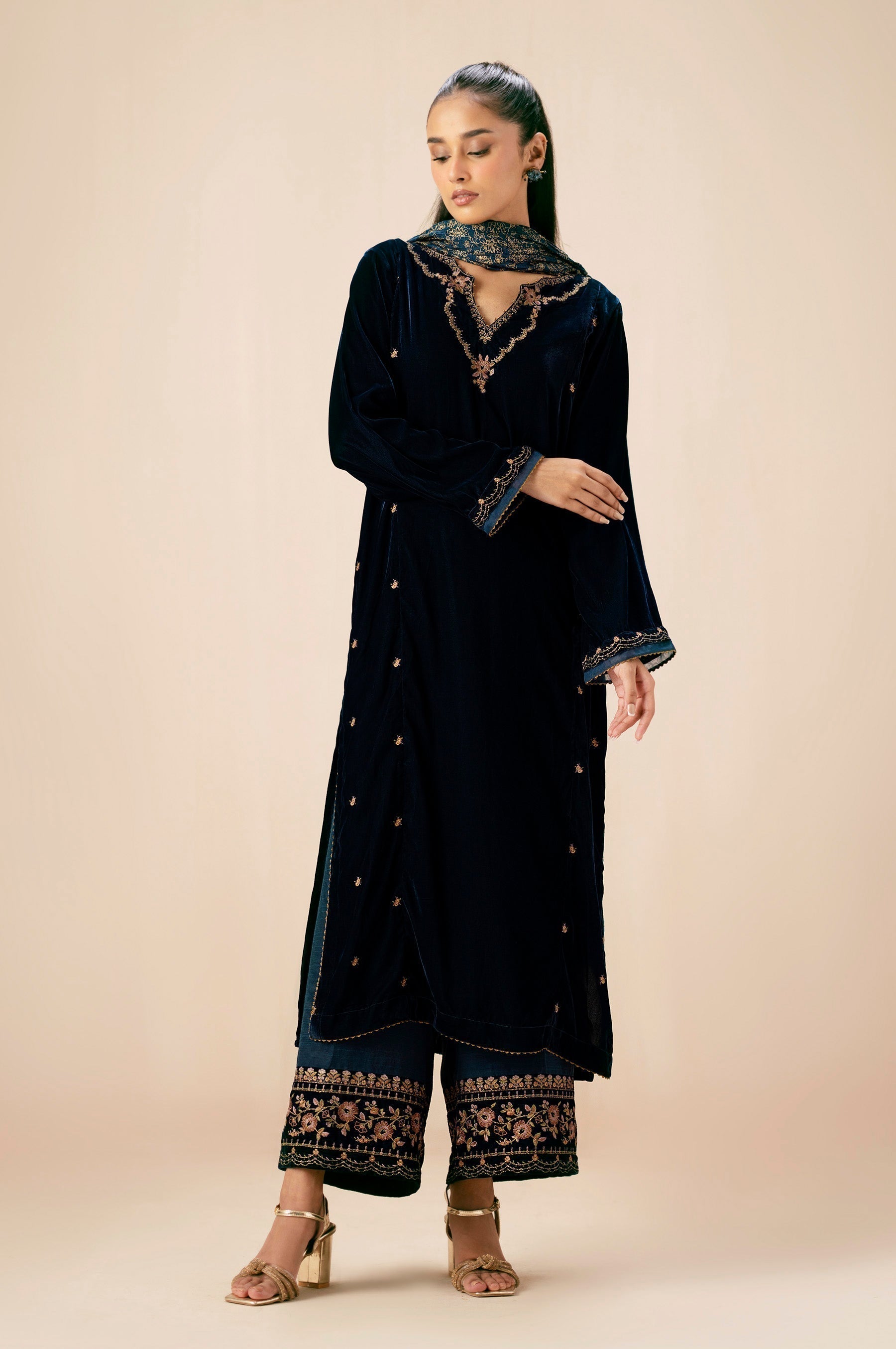 Zeen | Winter Collection | Velvet 11 - House Of Hania