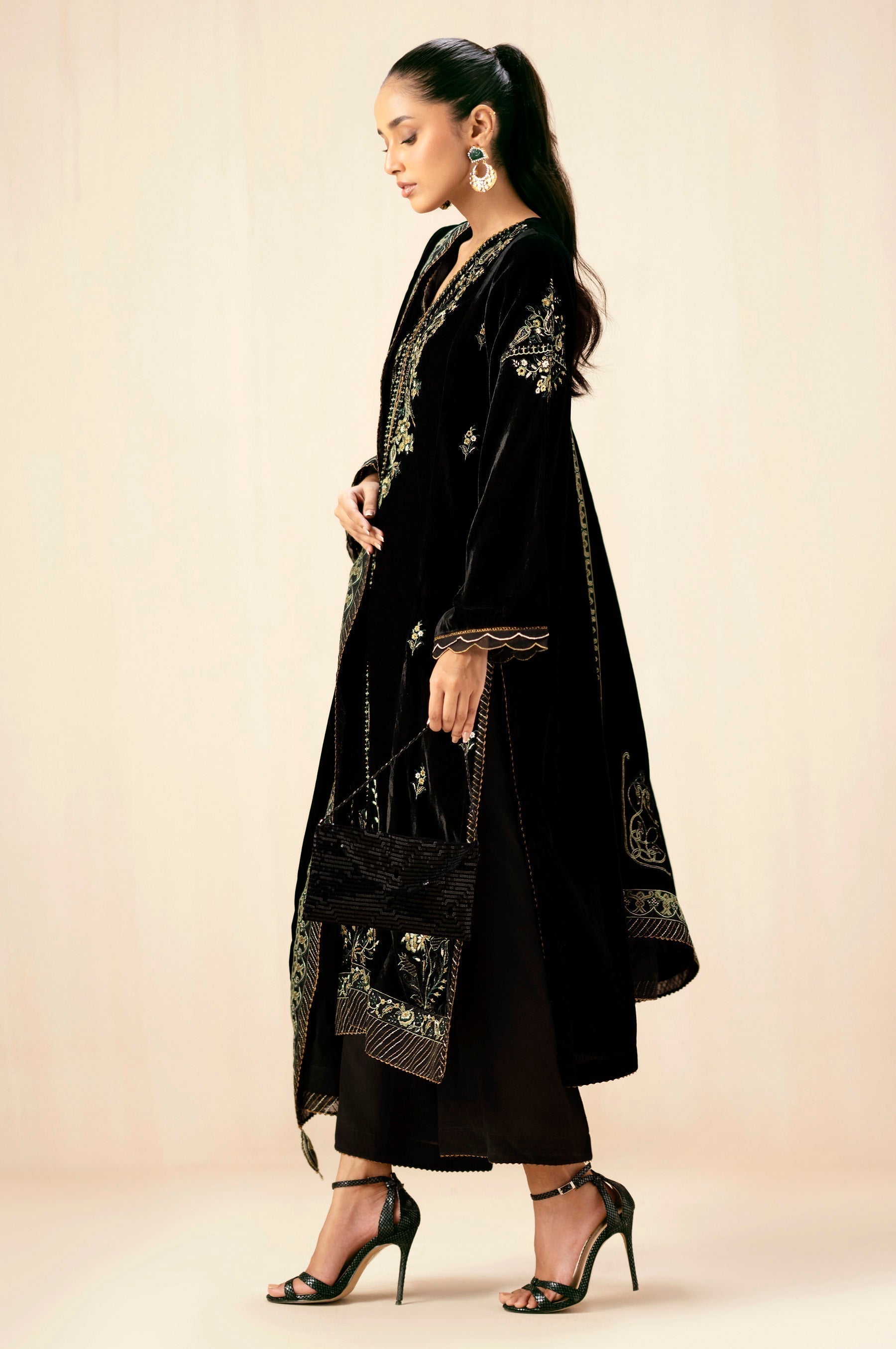 Zeen | Winter Collection | Velvet 23 - House Of Hania