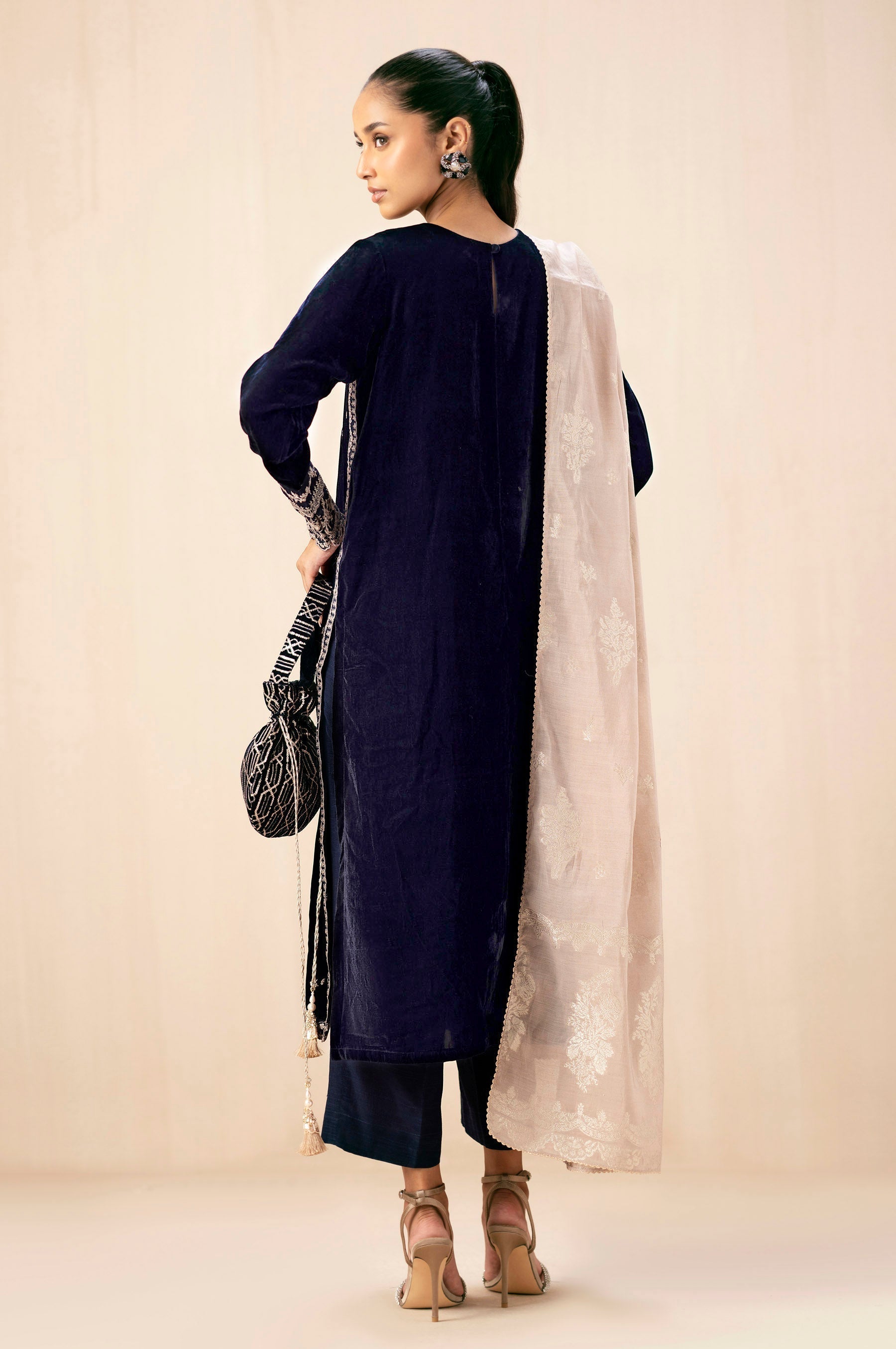 Zeen | Winter Collection | Velvet 26 - House Of Hania