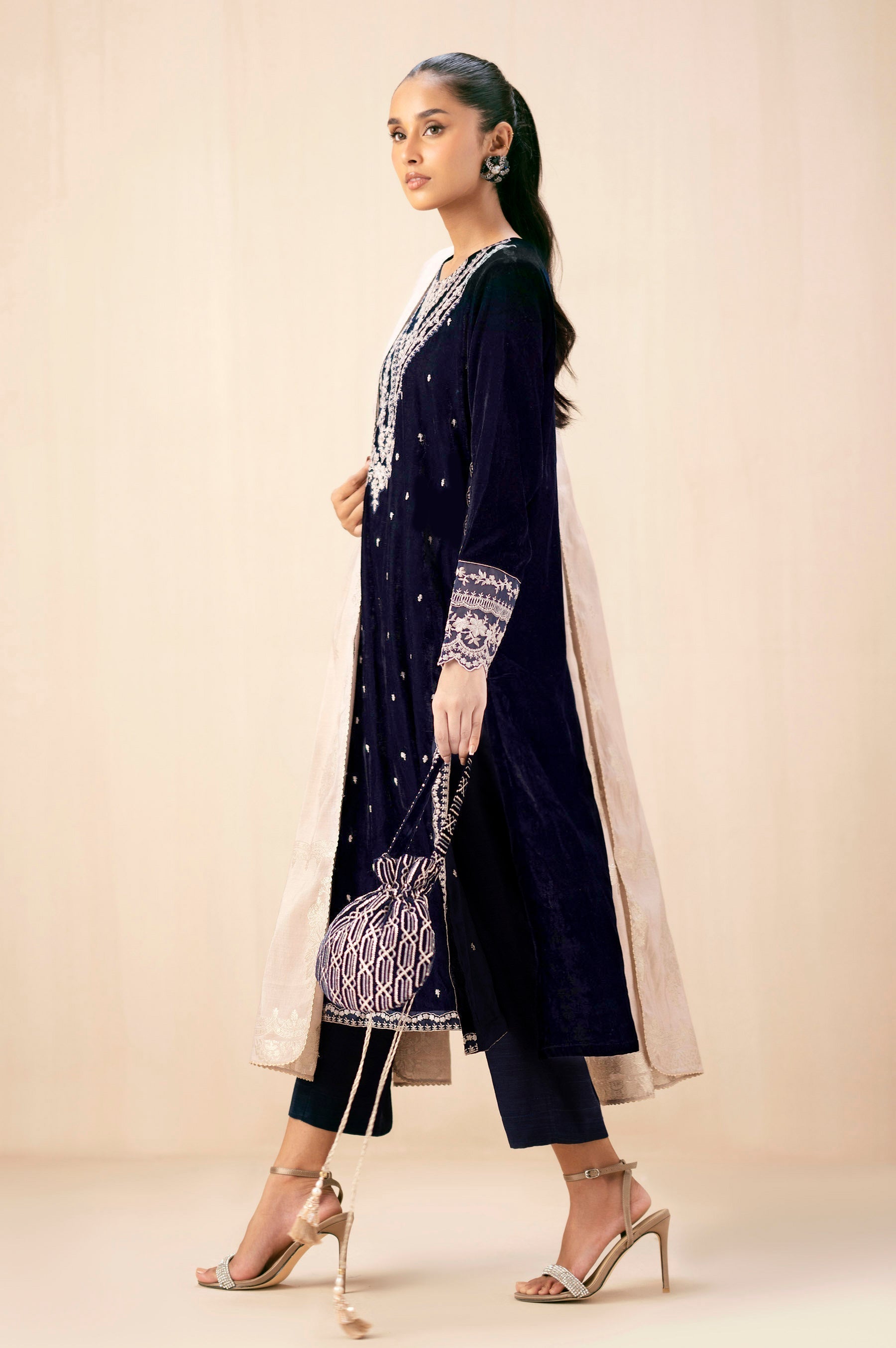 Zeen | Winter Collection | Velvet 26 - House Of Hania