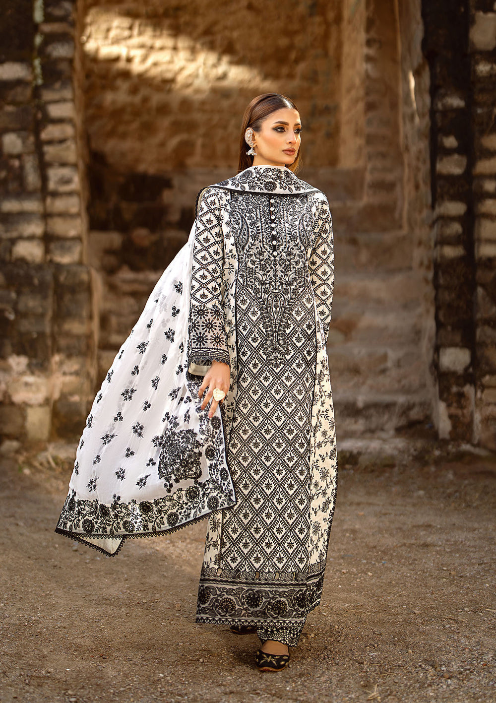 Aik Atelier | Pardes Lawn 24 | LOOK 01 - House Of Anaya