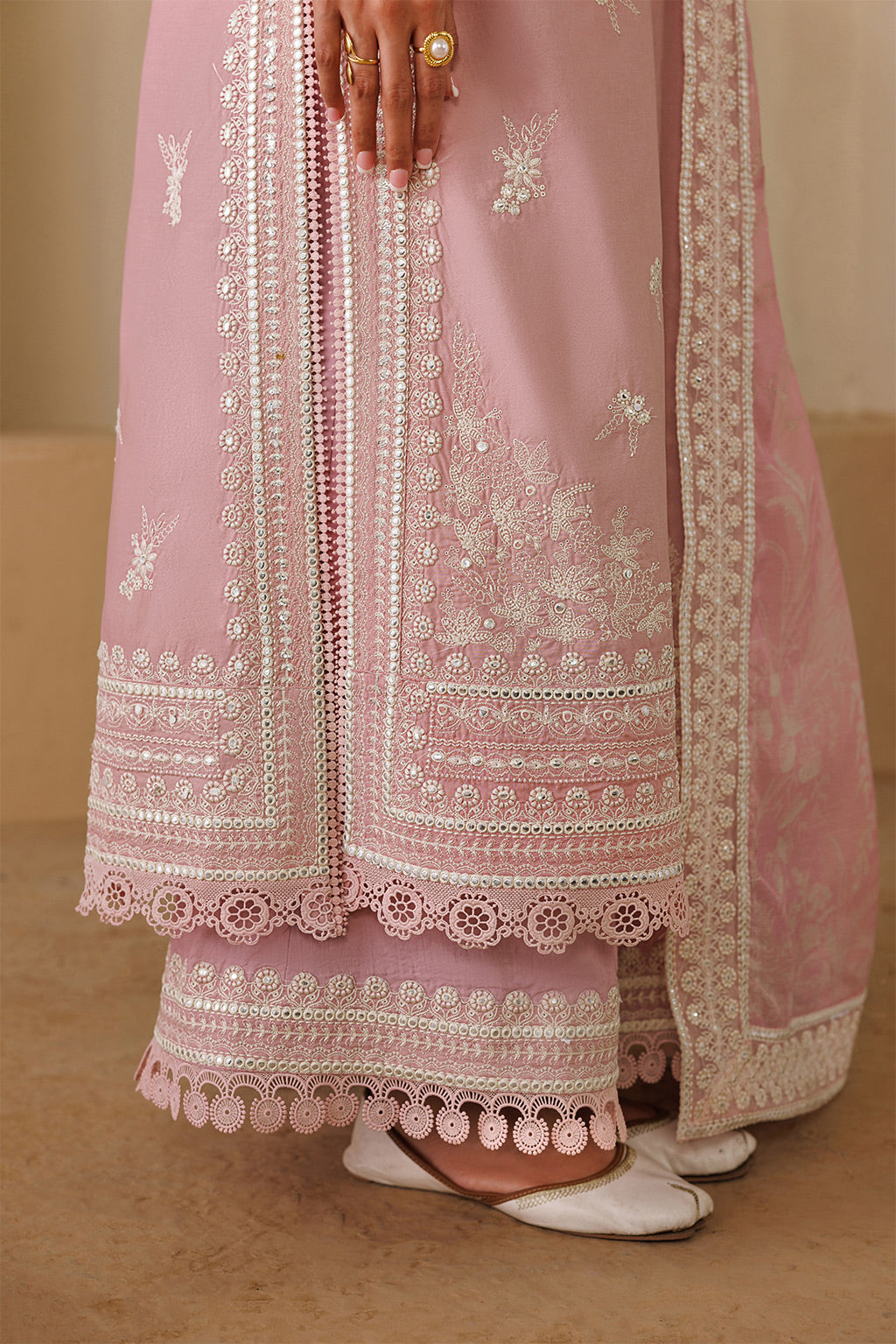 Emaan Adeel SONATA P0120 lawn outfit in pink — hem detail