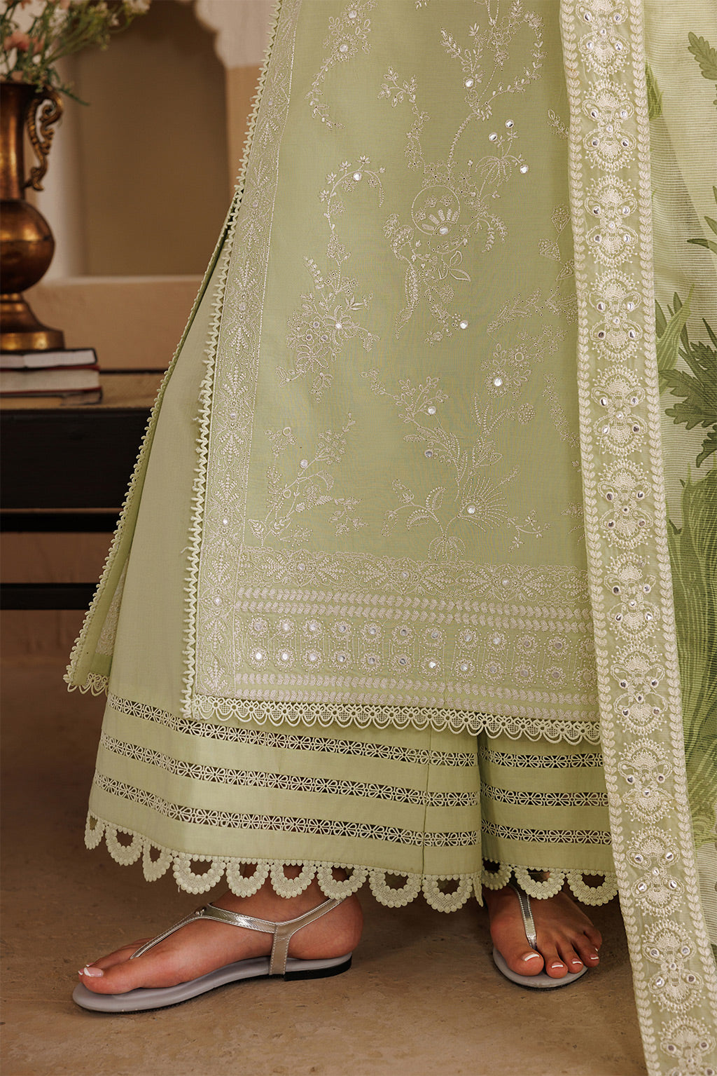Emaan Adeel TENORA P0124 lawn outfit in pale green — hem detail