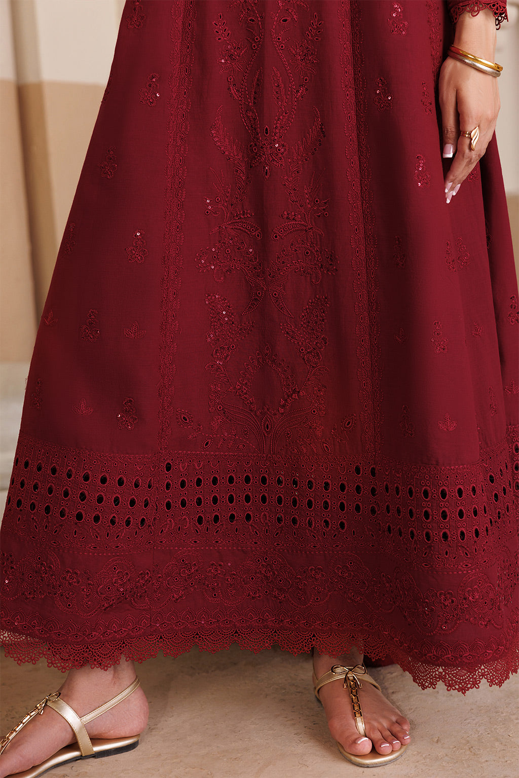 Emaan Adeel BAROQUE P0122 lawn outfit in maroon — hem detail