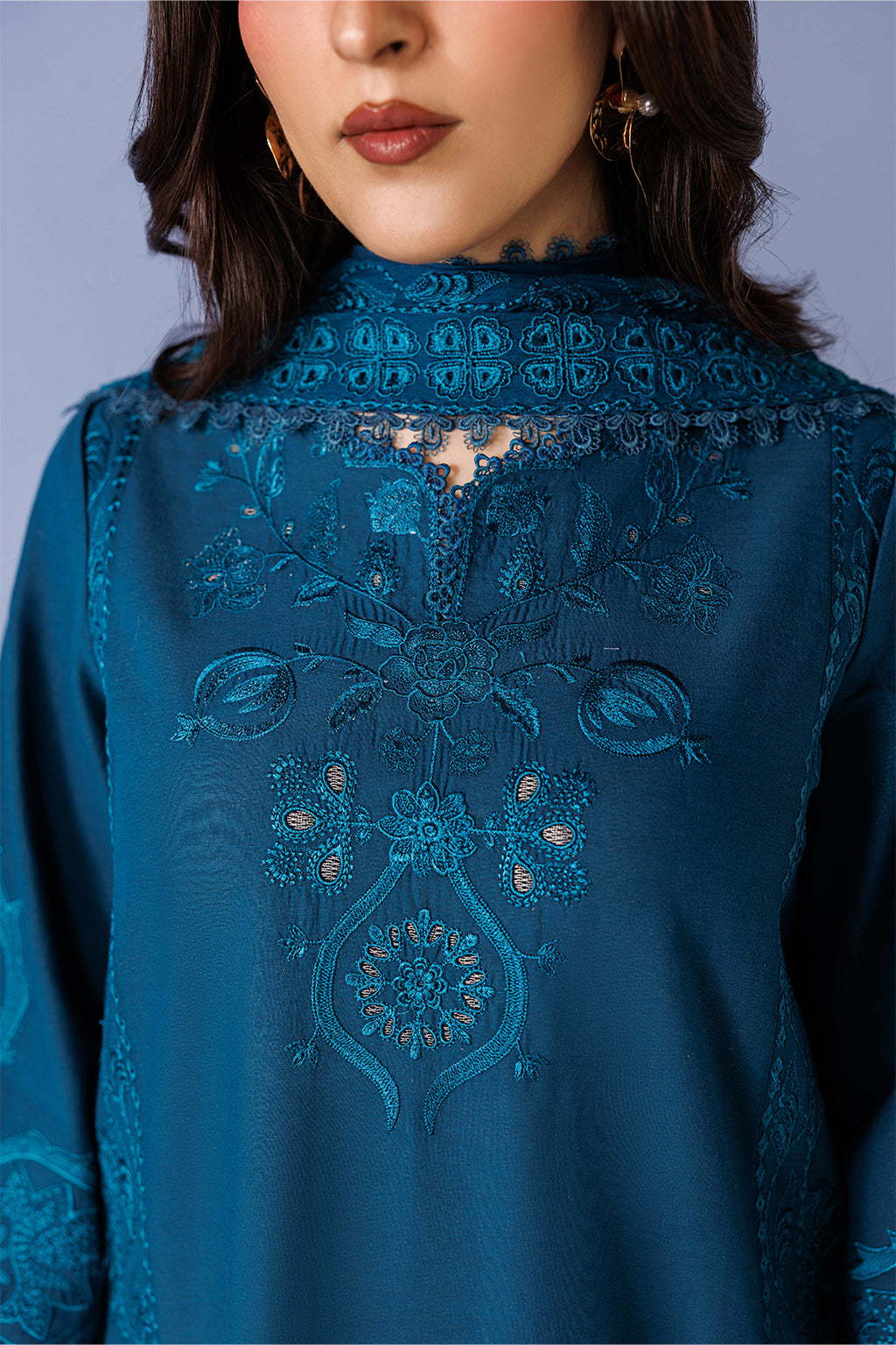 Emaan Adeel AVENOIR P0132 lawn outfit in deep teal — embroidery close-up