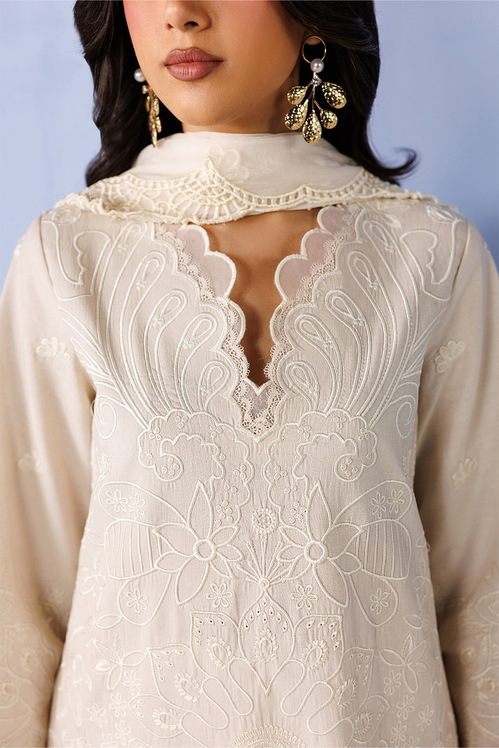 Emaan Adeel VEYRA P0133 lawn outfit in ivory — embroidery close-up