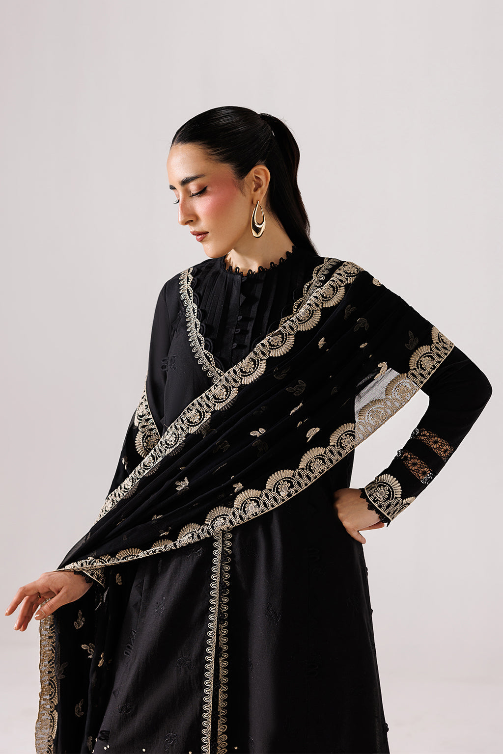 Emaan Adeel ELEVE P0138 lawn outfit in black — upper-body view