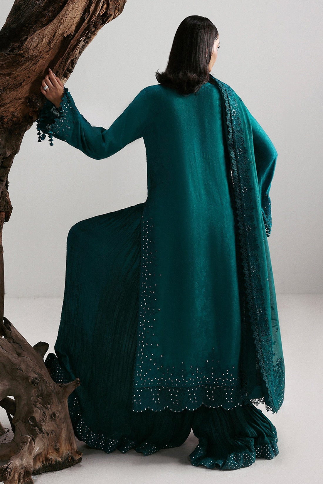 Model wearing Afrozeh Valentena teal long shirt & gharara