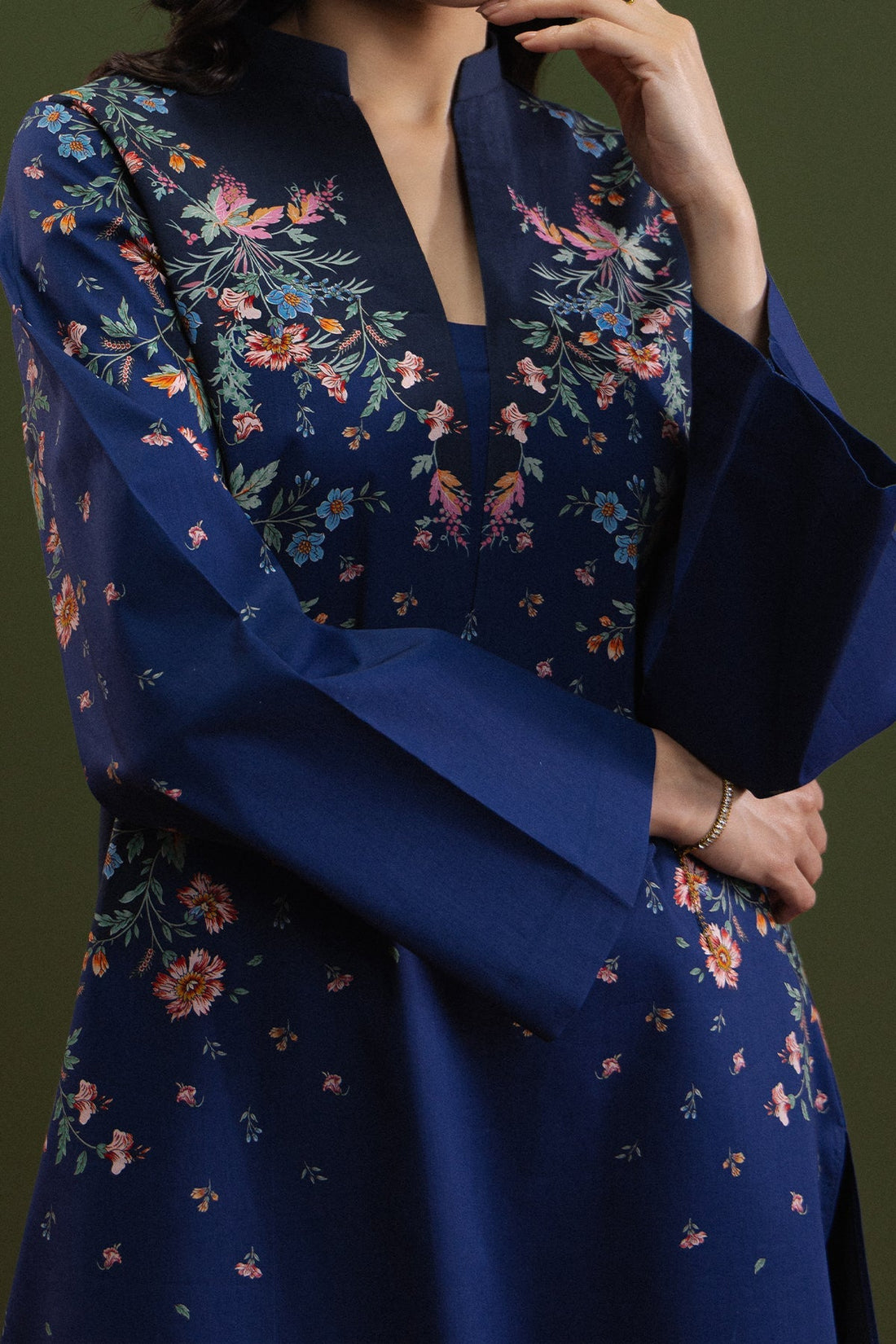 Model wearing Afrozeh Nocturnal Blue shirt & trouser set