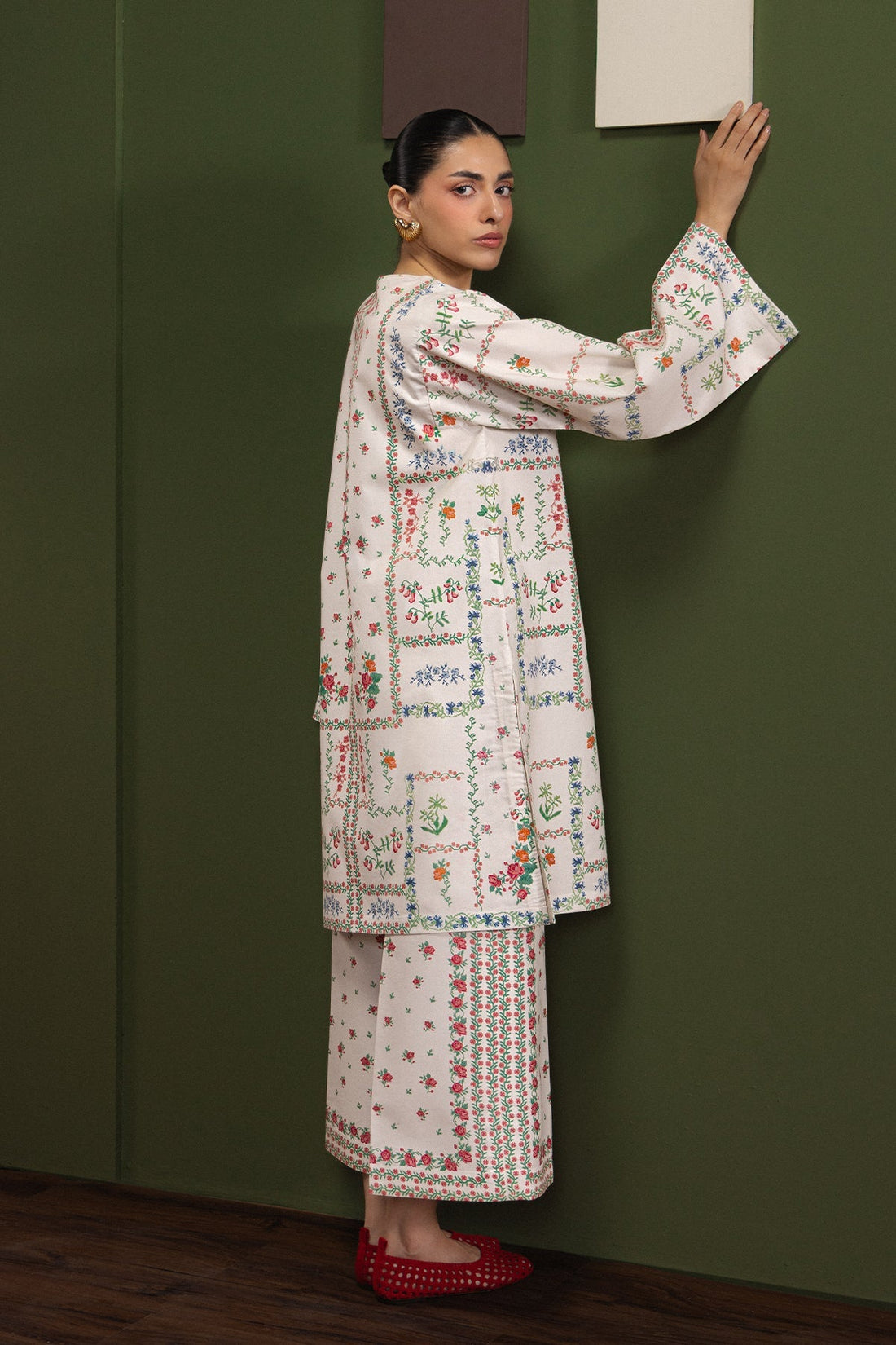 Model wearing Afrozeh Rosy Picnic shirt & trouser set