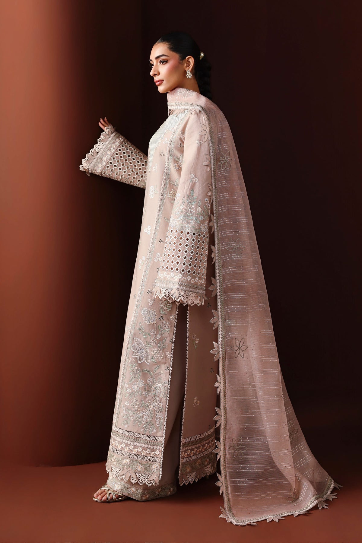 Akbar Aslam | Elan Luxury Lawn 26 | Yasmina