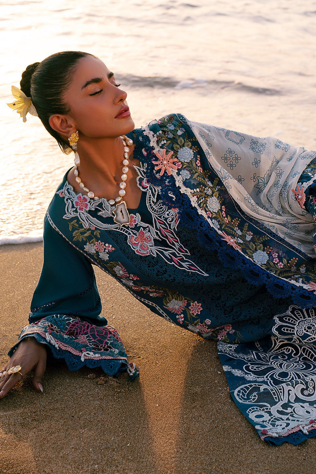 AJR Couture | Dastan Luxury Lawn 25 | Aura - House Of Hania