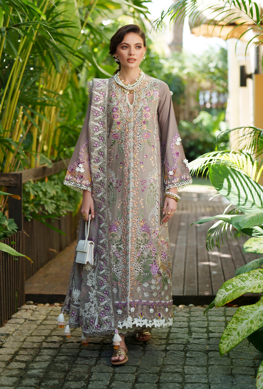 AJR Couture | Evara Luxury Lawn | Veya - House Of Hania