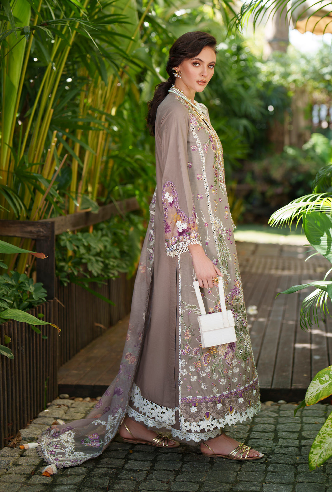 AJR Couture | Evara Luxury Lawn | Veya - House Of Hania