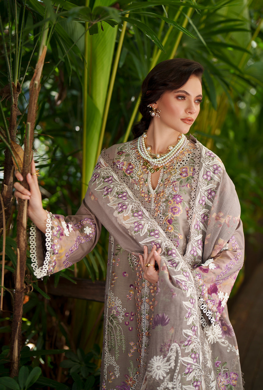 AJR Couture | Evara Luxury Lawn | Veya - House Of Hania