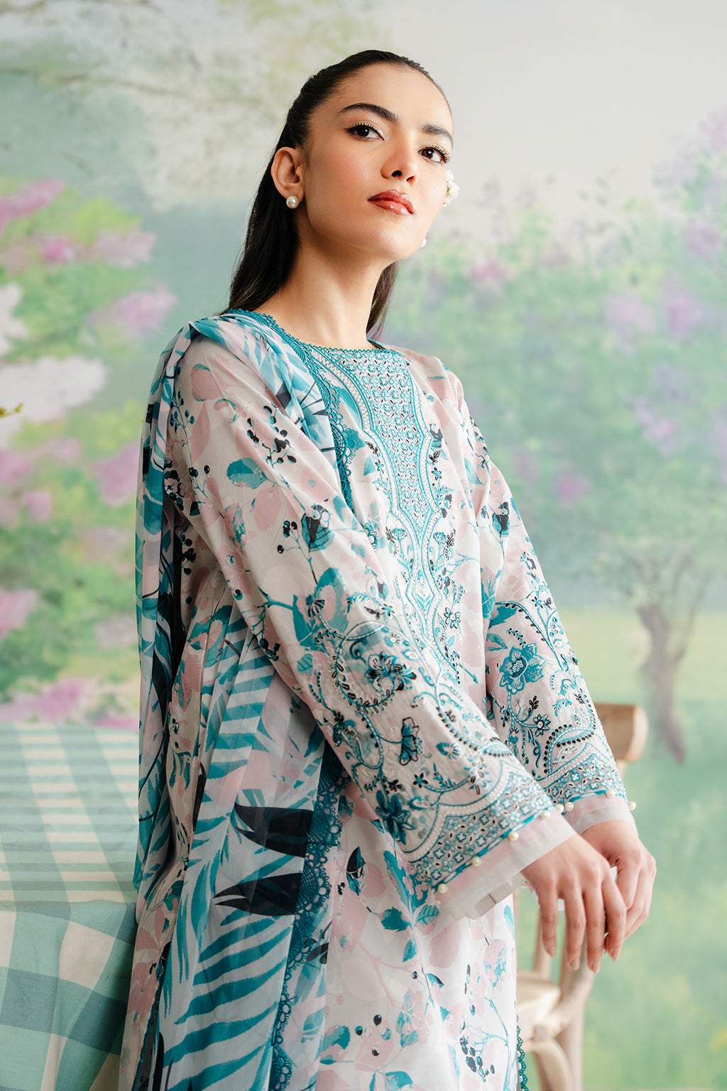 Afrozeh | The Floral Charm | Cashmere - House Of Hania