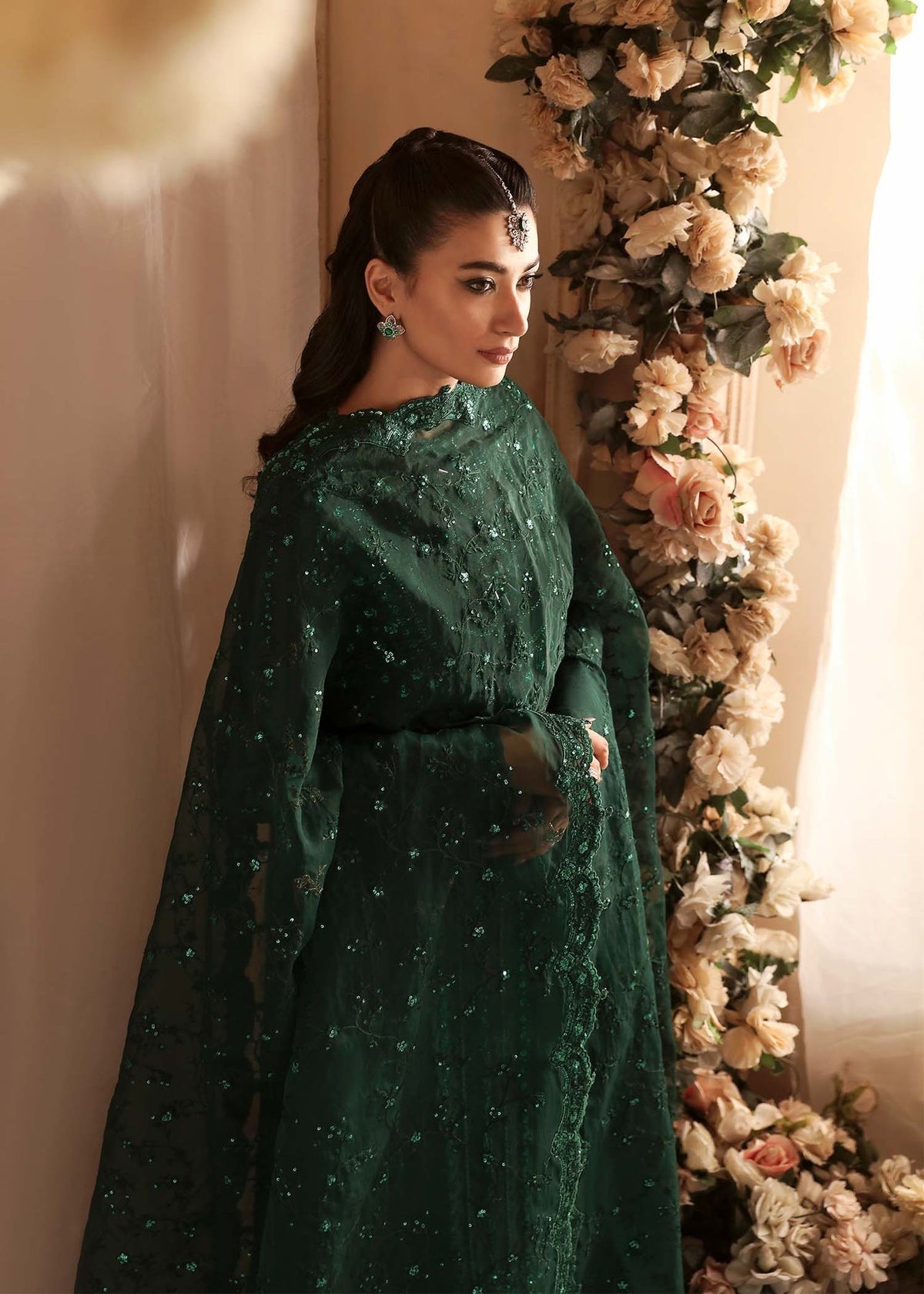 Akbar Aslam Emeraude embroidered neckline detail