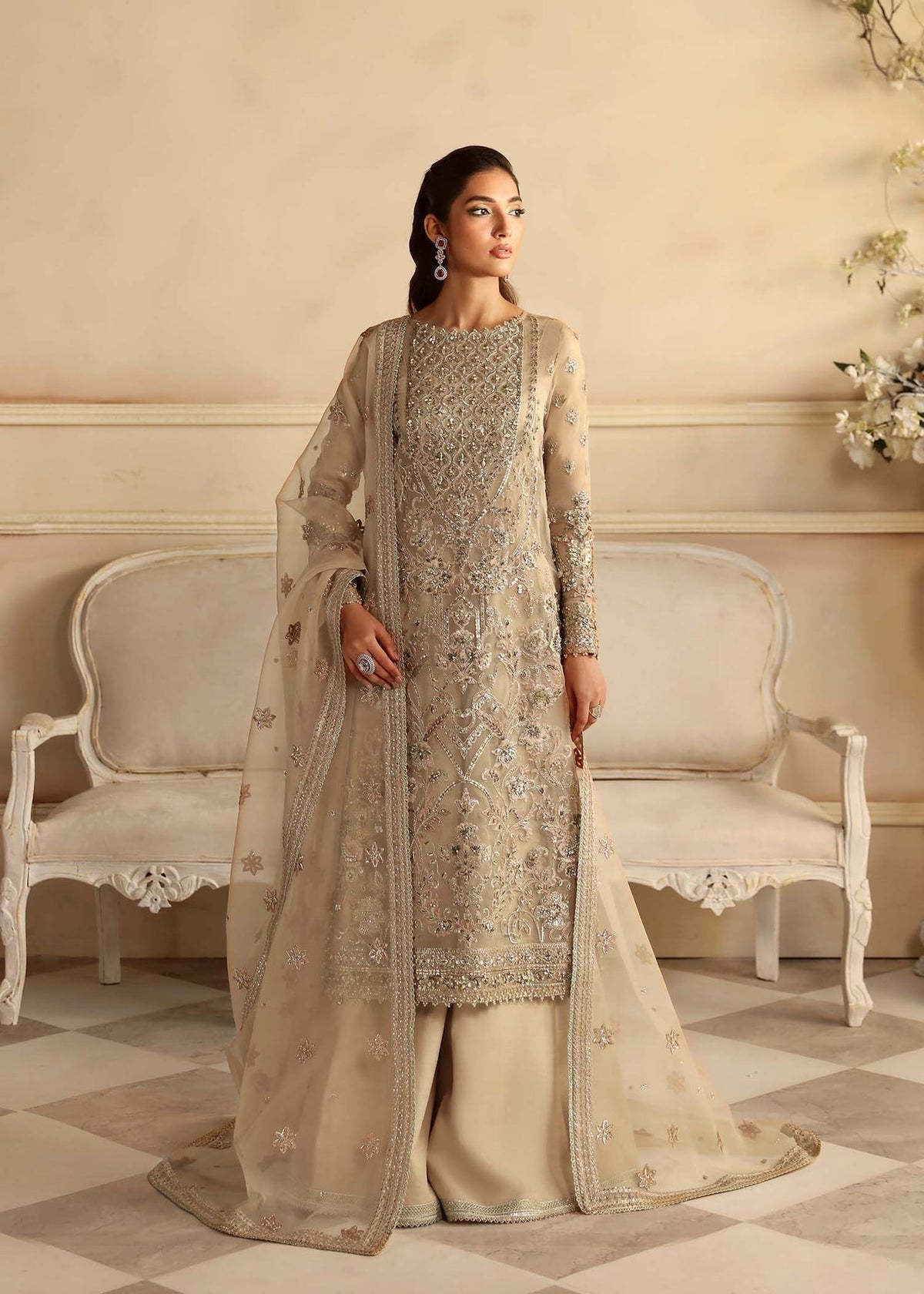 Model wearing Akbar Aslam Nacar beige shirt & trousers with dupatta