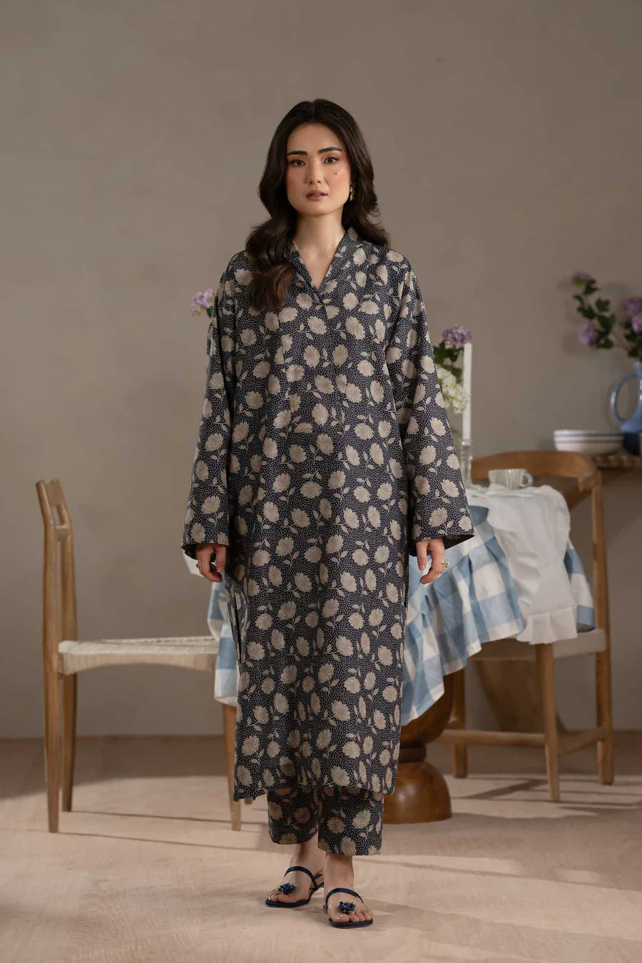 Model wearing Akbar Aslam Fenlia long shirt & trousers co-ord