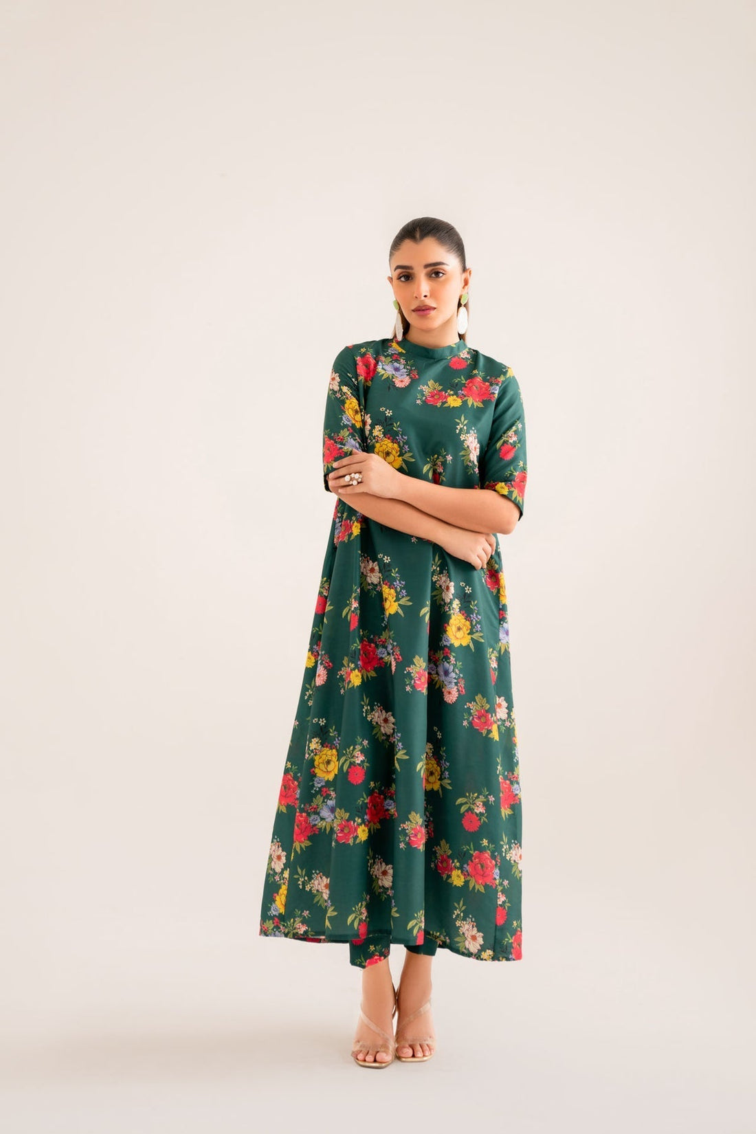 Model wearing Akbar Aslam Baltit long shirt & trousers co-ord