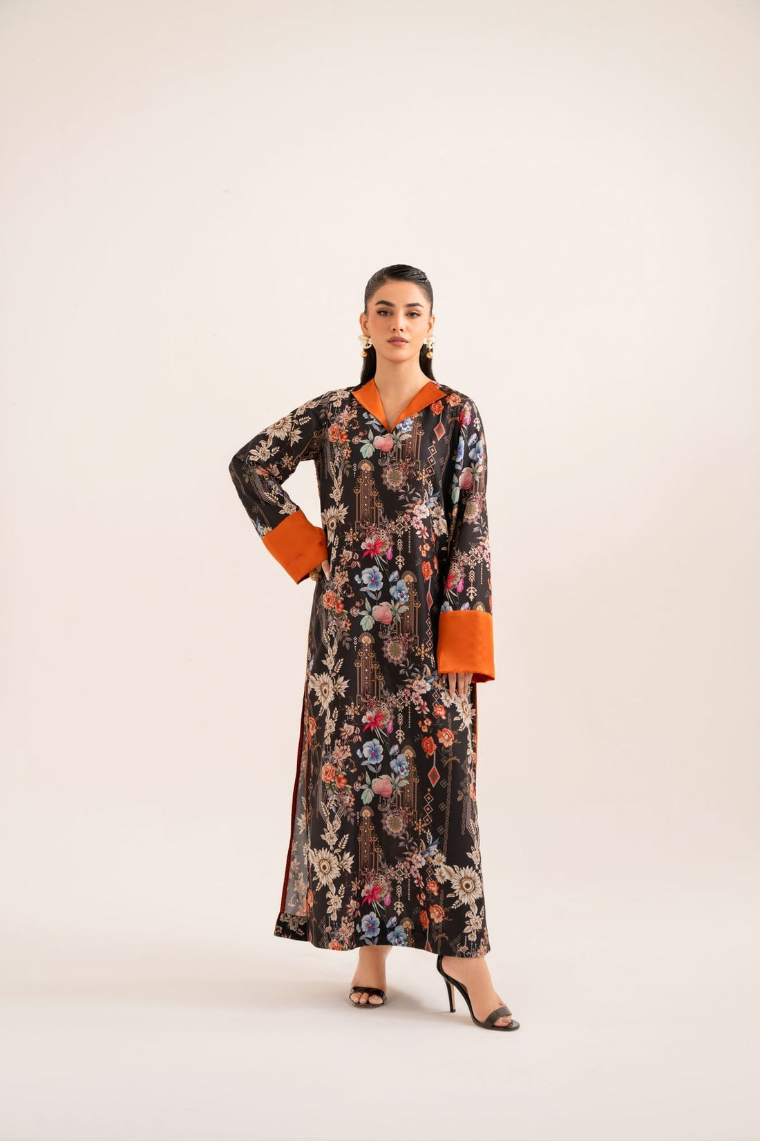 Model wearing Akbar Aslam Hanik long shirt & trousers co-ord
