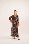 Model wearing Akbar Aslam Hanik long shirt & trousers co-ord