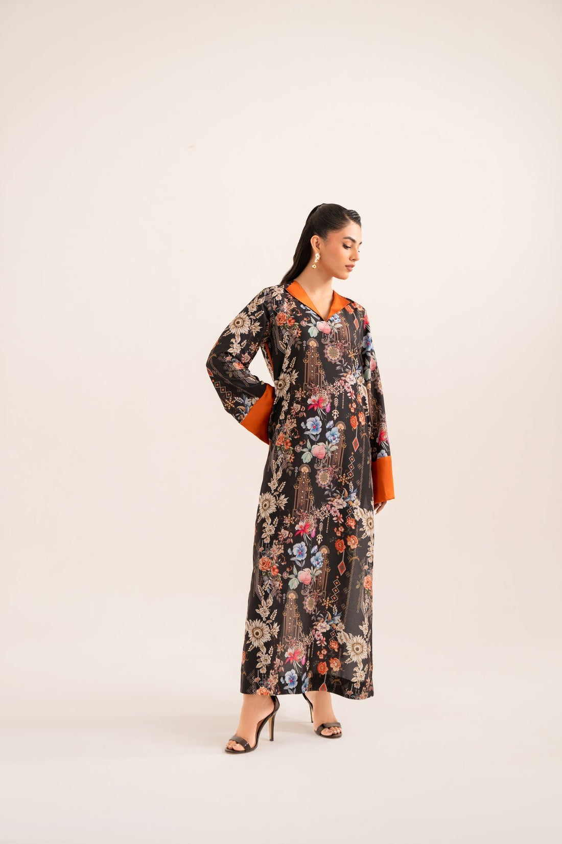 Model wearing Akbar Aslam Hanik long shirt & trousers co-ord