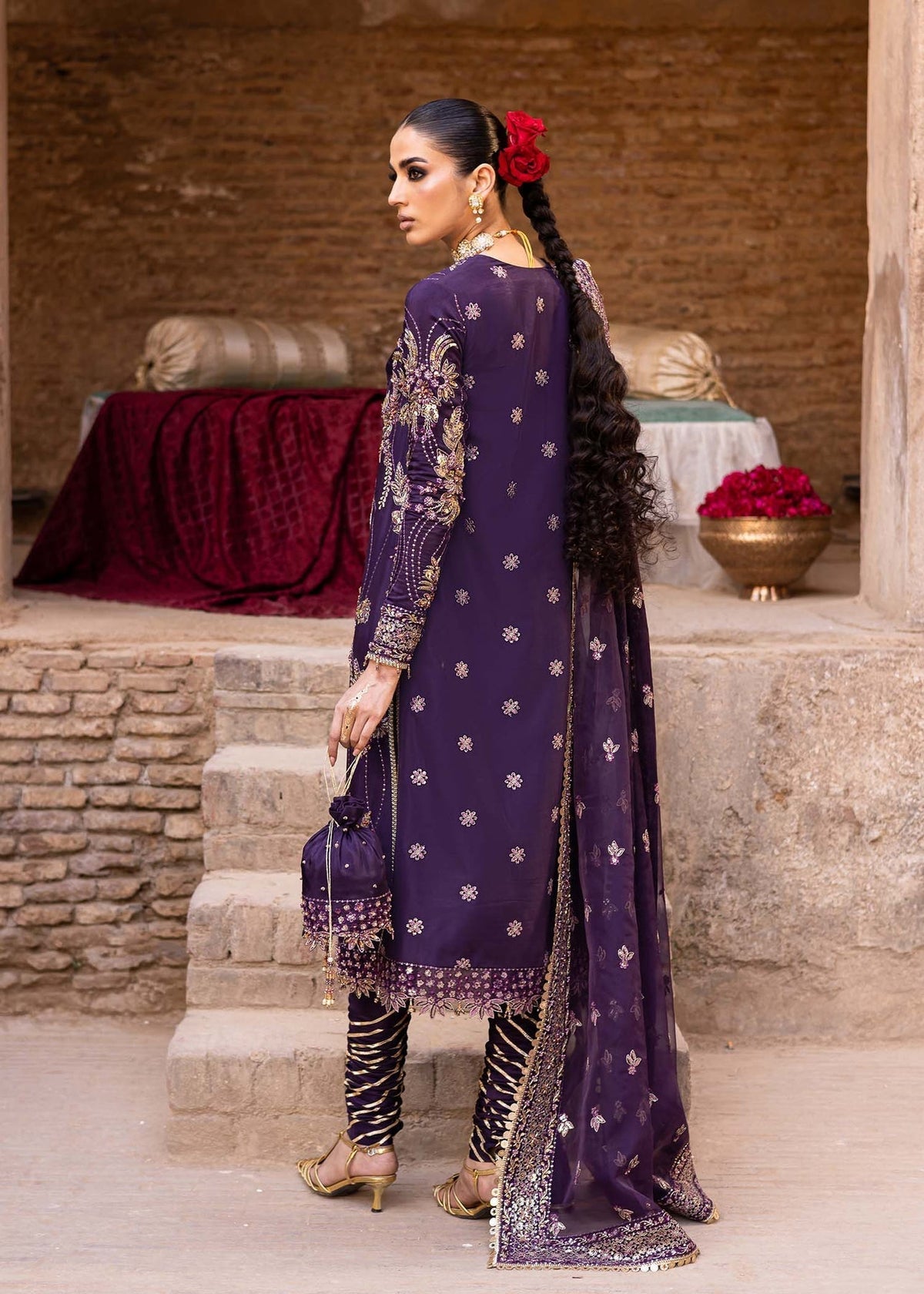 Akbar Aslam Haniye embroidered neckline detail