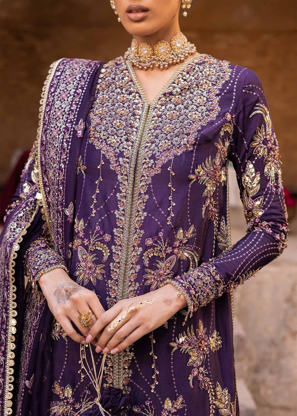 Akbar Aslam Haniye dupatta border detail
