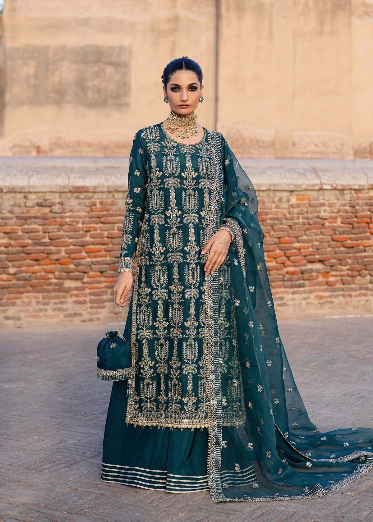 Model wearing Akbar Aslam Nazgul shirt & trousers with dupatta