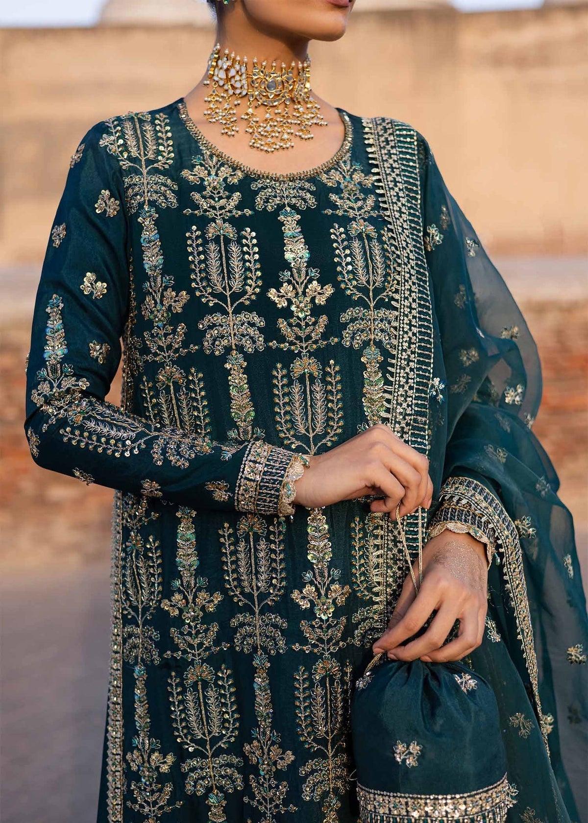 Akbar Aslam Nazgul dupatta border detail